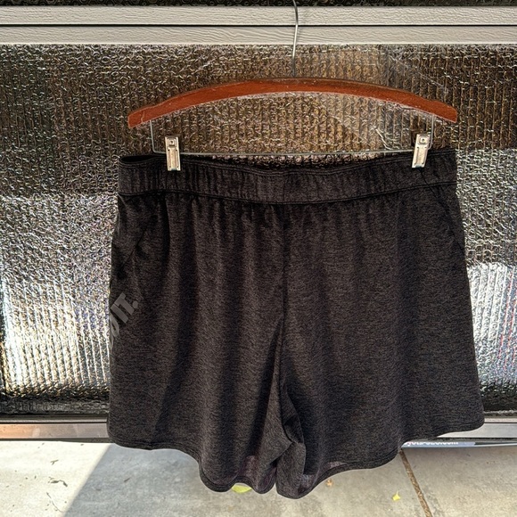 Nike Women’s Athletic Shorts Heather Gray Size XL - Picture 2 of 4